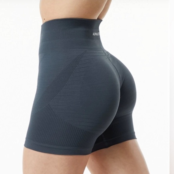 Alphalete Pants - Alphalete ozone shorts small